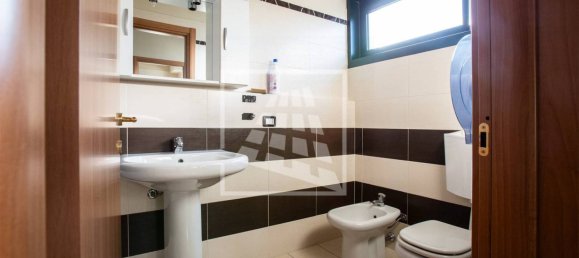 Lagerhaus in Carpi, Italy 1966m², Nr. 128976 10