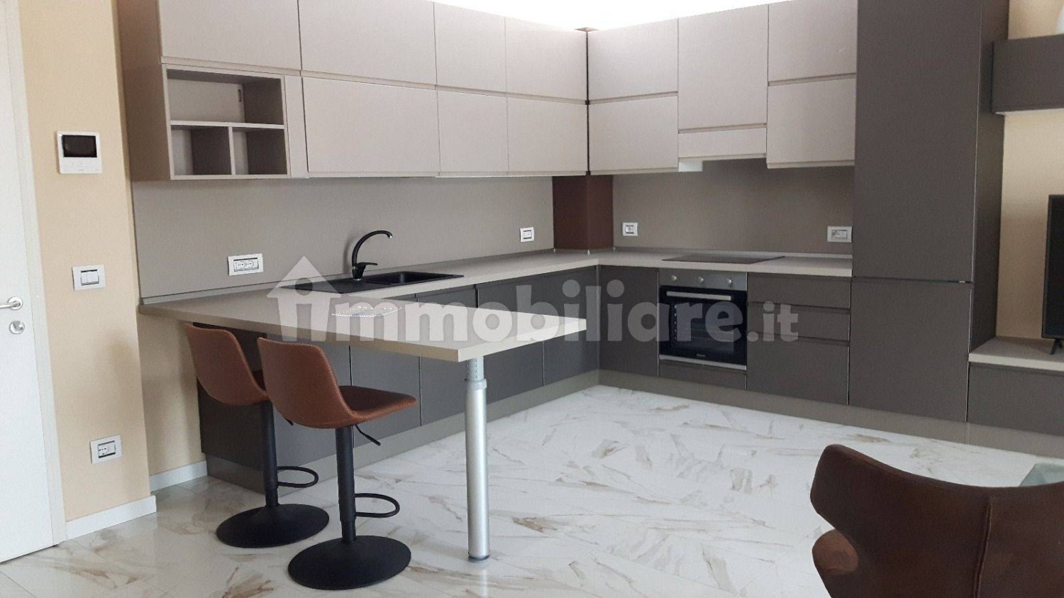 Apartamento de 2 dormitorios en Parma, Italy No. 333790