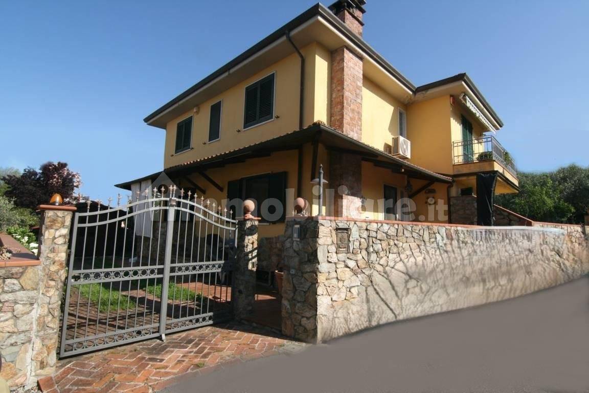 Casa de 2 dormitorios en Carrara, Italy No. 310470