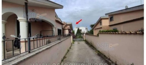 Casa de 11 habitaciónes en Ardea, Italy No. 12441 25