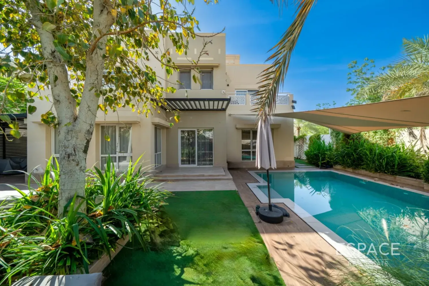 5 dormitorios villa en venta en Meadows, Dubai, UAE № 209109