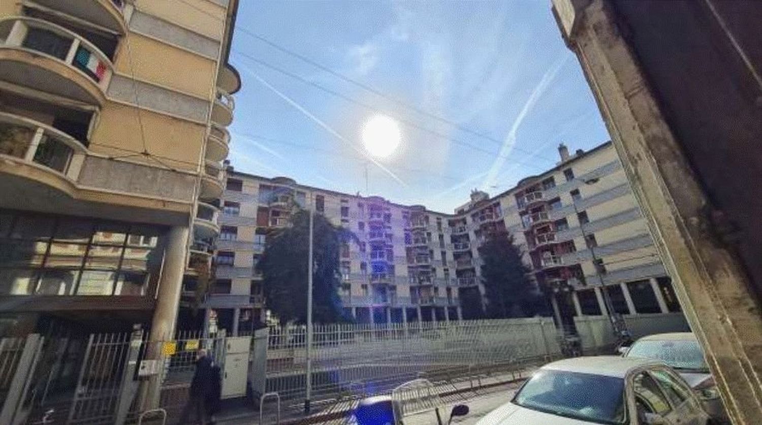  مرآب في Milan, Italy 15متر مربع رقم 247095