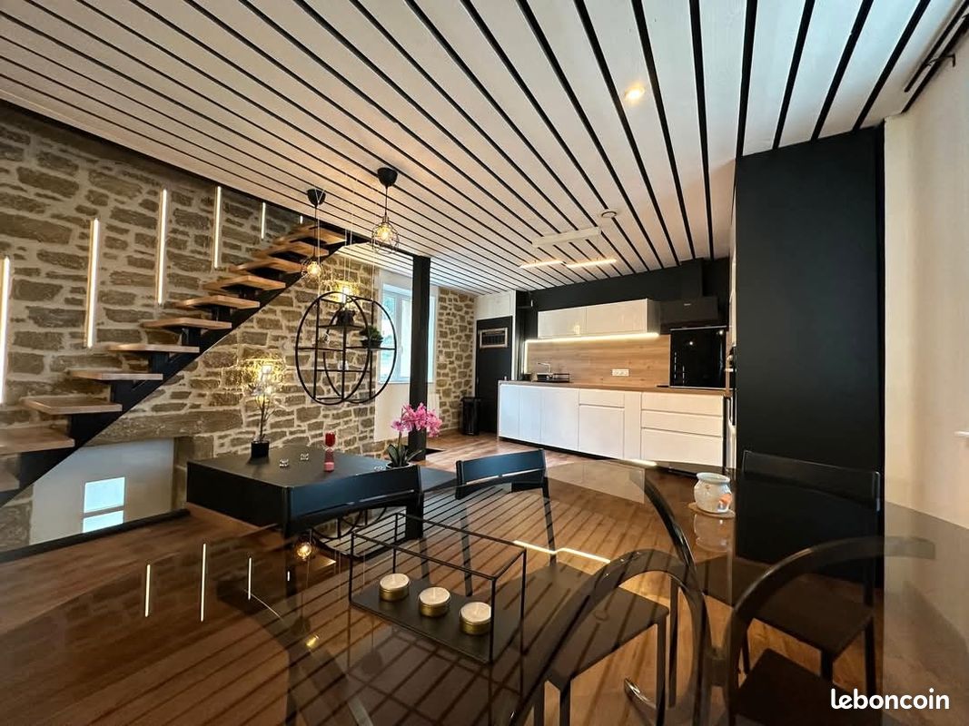 3 bedrooms House in Bas-en-Basset, France No. 287060