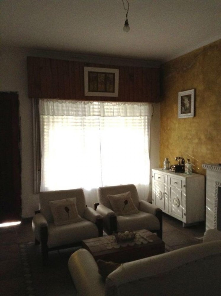 Casa de 3 dormitorios en Ituzaingó, Argentina No. 90840