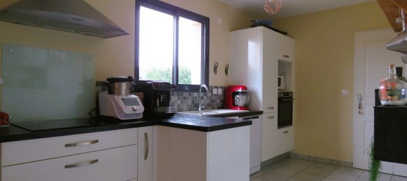 3 bedrooms House in Luisant, France No. 214349 5