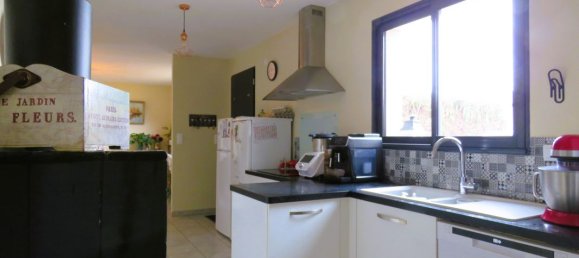 3 bedrooms House in Luisant, France No. 214349 7