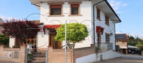 3 bedrooms House in Ferrara, Italy No. 312307 10