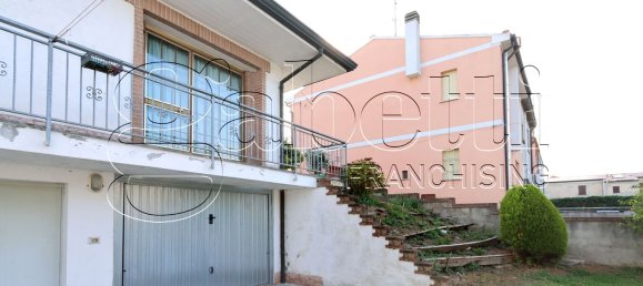 3 bedrooms House in Ferrara, Italy No. 312307 4