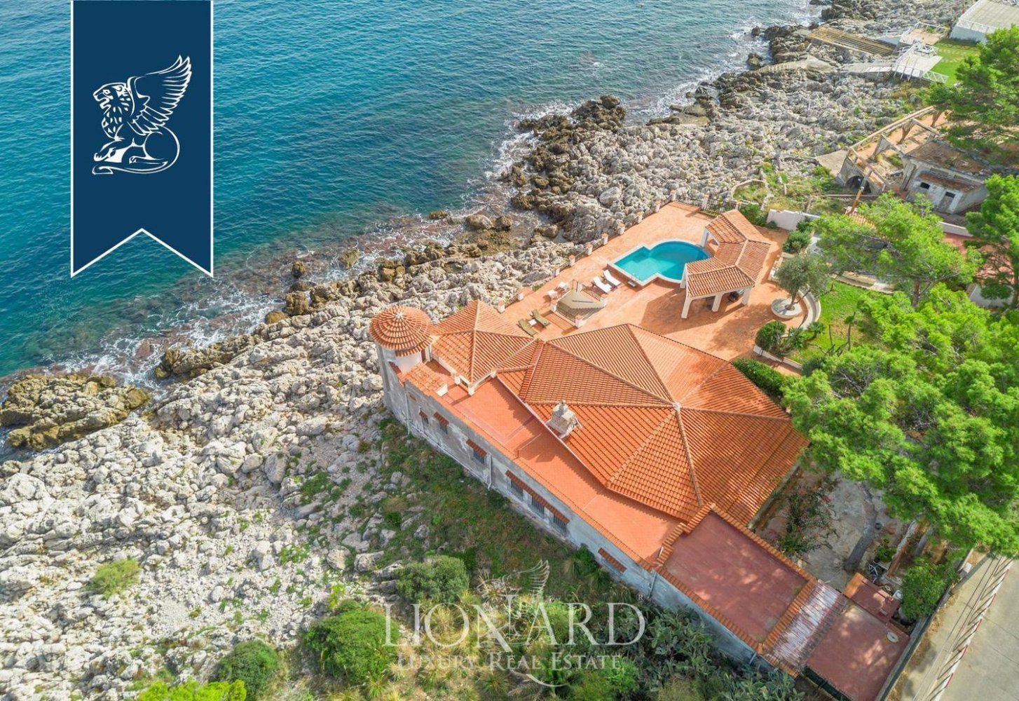 5 bedrooms Villa in Palermo, Italy No. 316805