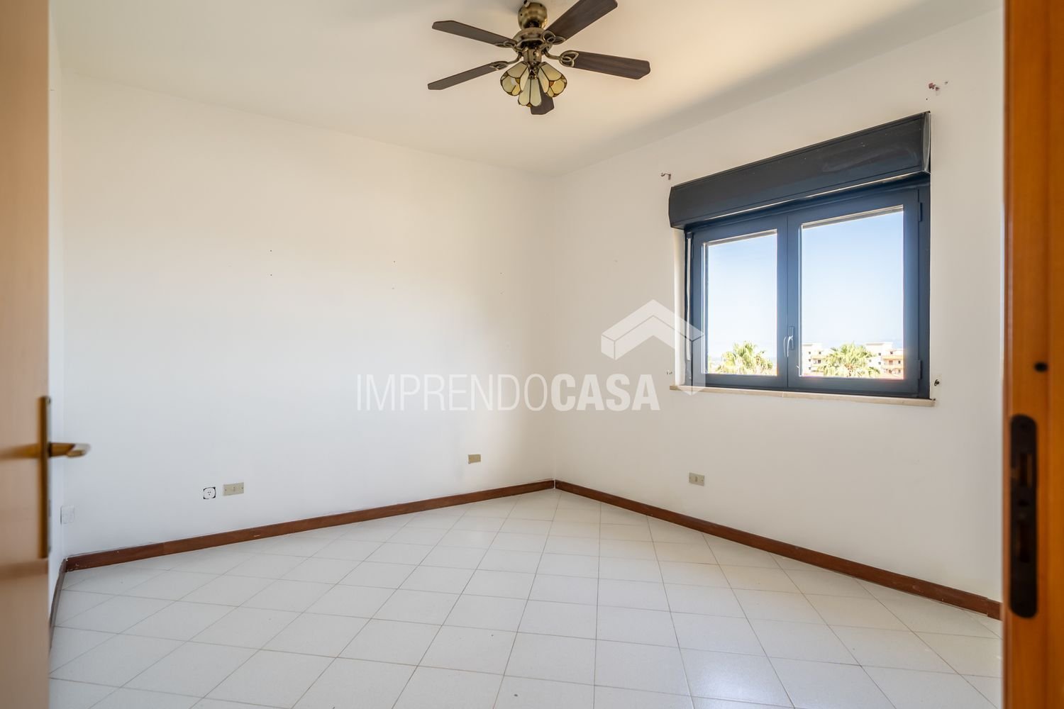 Квартира с 4 спальнями в Карини, Италия № 331893