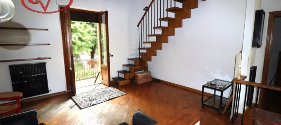 6-salle Appartement à Montevarchi, Italy No. 236480 3