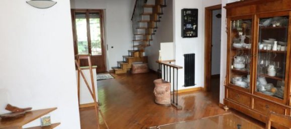 6-salle Appartement à Montevarchi, Italy No. 236480 6