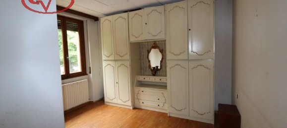 6-salle Appartement à Montevarchi, Italy No. 236480 16