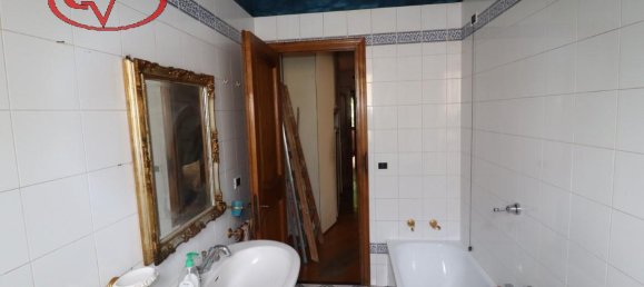 6-salle Appartement à Montevarchi, Italy No. 236480 27