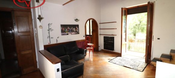 6-salle Appartement à Montevarchi, Italy No. 236480 10