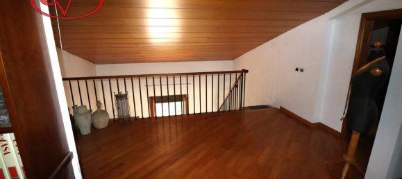 6-salle Appartement à Montevarchi, Italy No. 236480 33