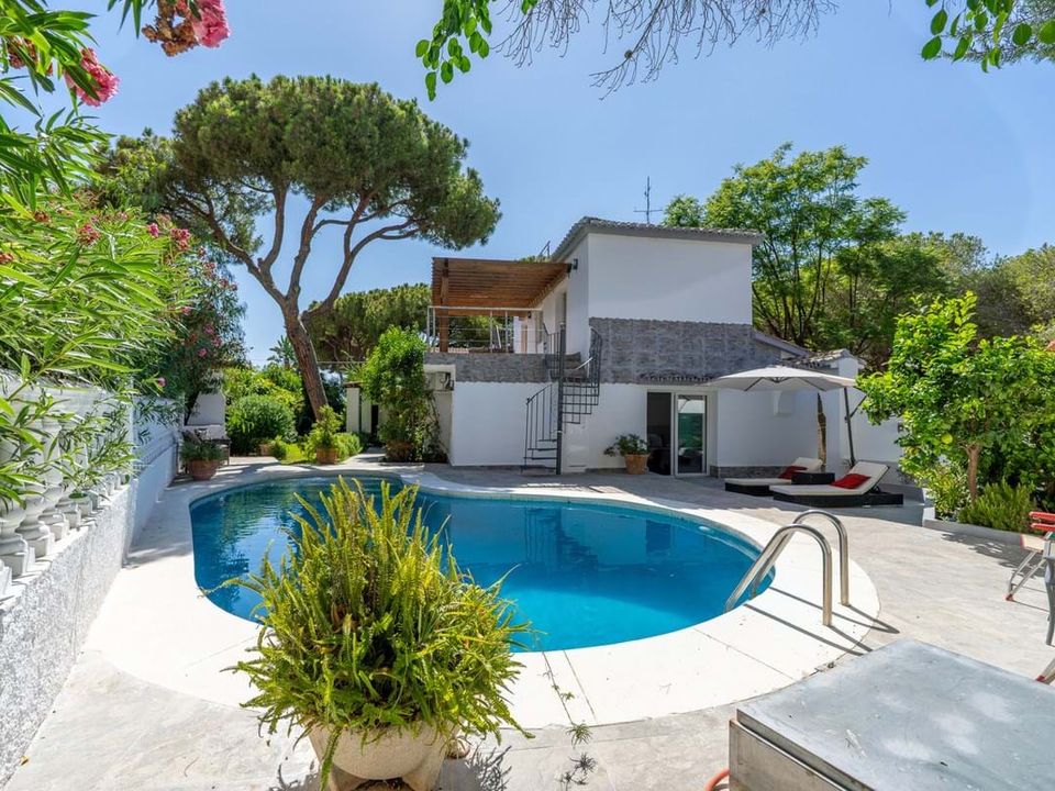 4 bedrooms Villa in Marbella, Spain No. 274228