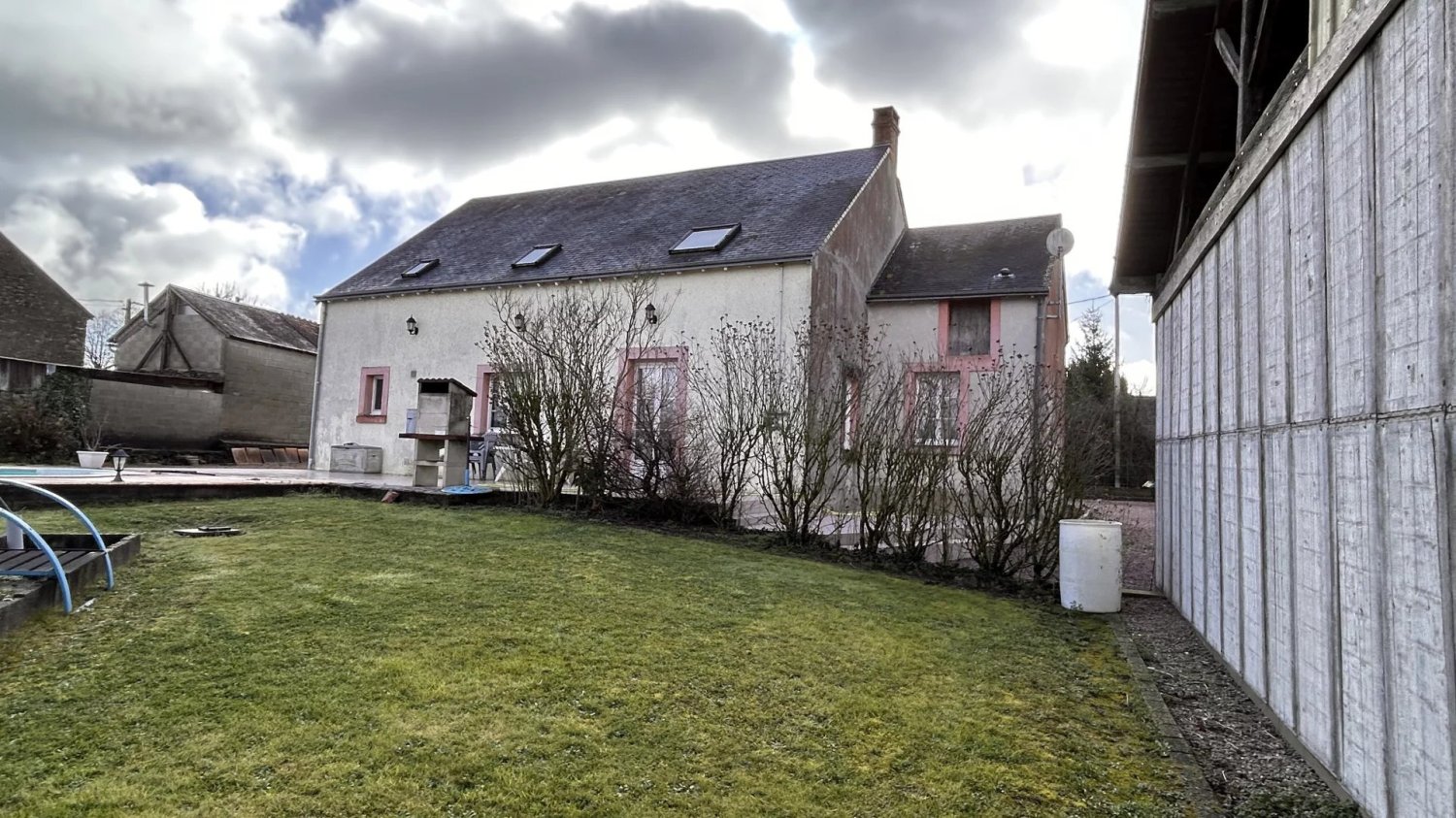4 chambres Maison à Chavin, France No. 300454
