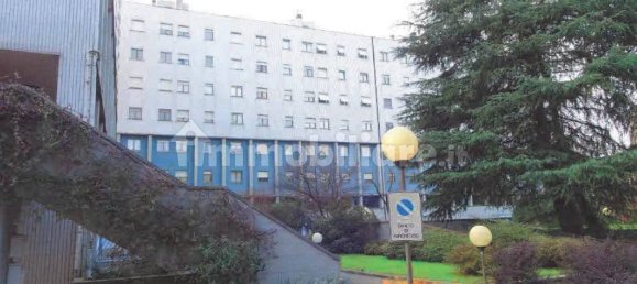 4 bedrooms Apartment in Milan, Italy No. 275785 3