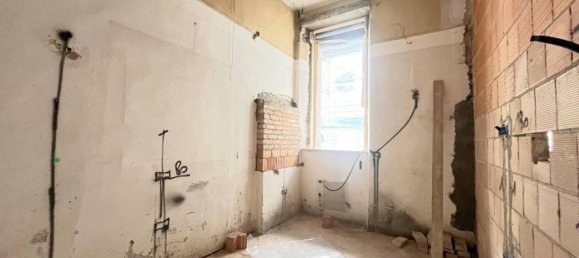 2 rooms Apartment in Mantua, Italy No. 242740 4