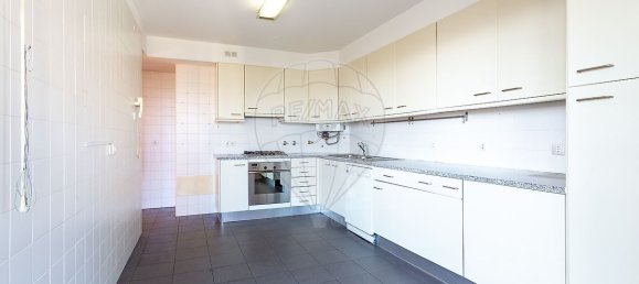 5 Schlafzimmer Doppelhaus in Lisbon, Portugal, Nr. 307011 12