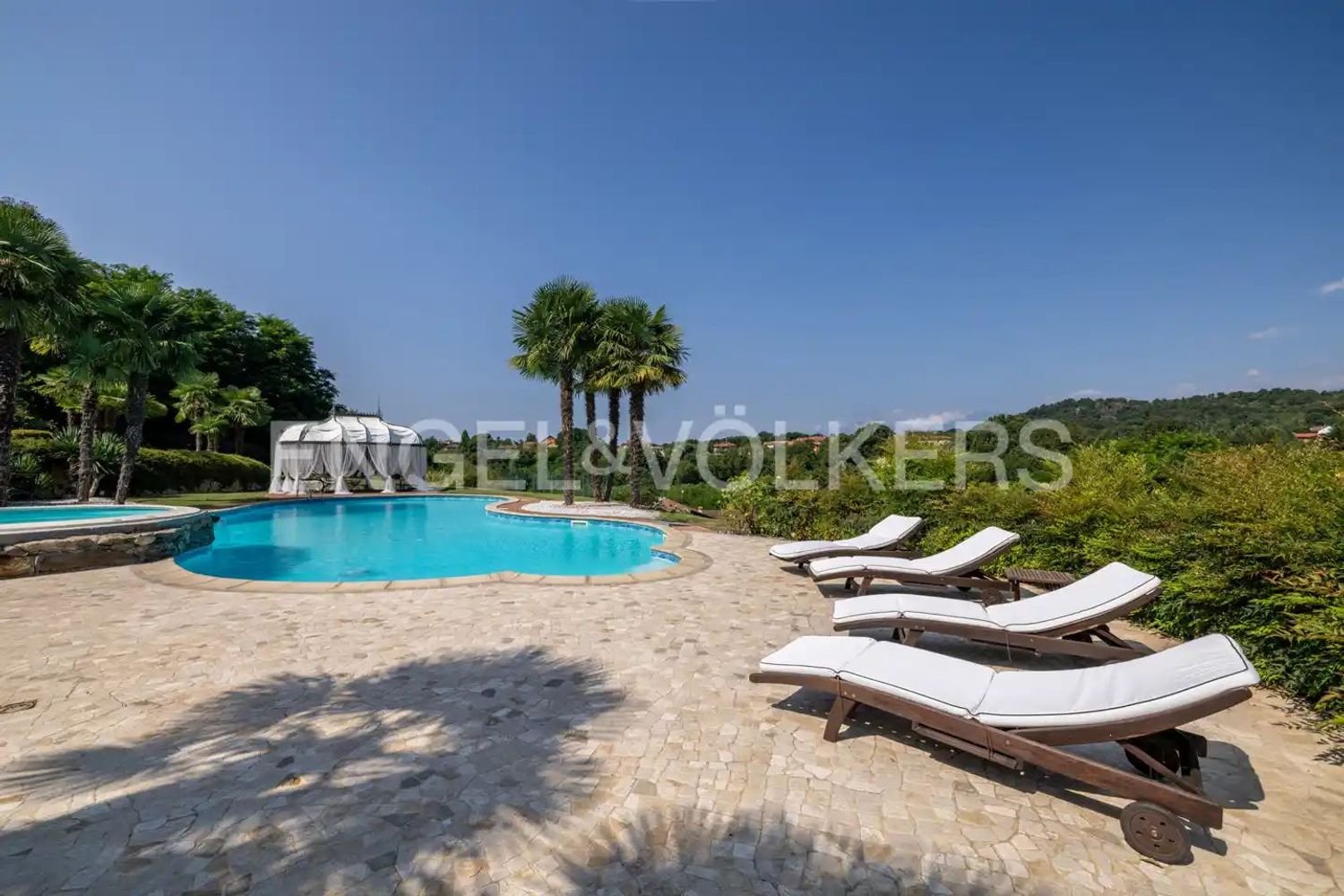 Вилла с 8 комнатами в Роазио, Италия № 134159