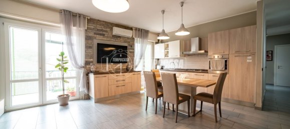 Apartamento de 3 divisões em Arona, Italy N.º 306689 2