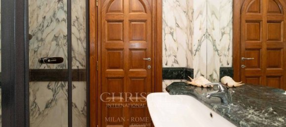 4 bedrooms Apartment in Milan, Italy No. 244233 16