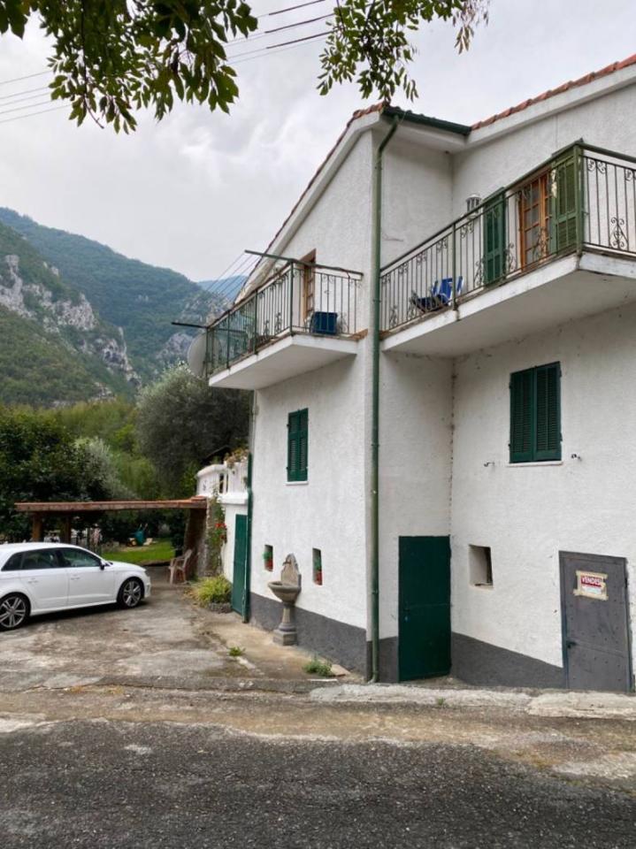 7 rooms Villa in Magliolo, Italy No. 30927
