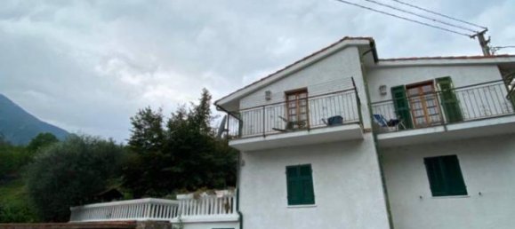7 rooms Villa in Magliolo, Italy No. 30927 2