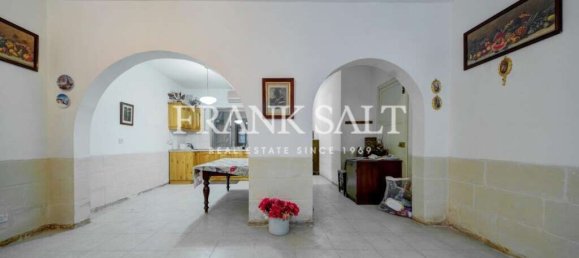 2 bedrooms Maisonette in Valletta, Malta No. 2677 2