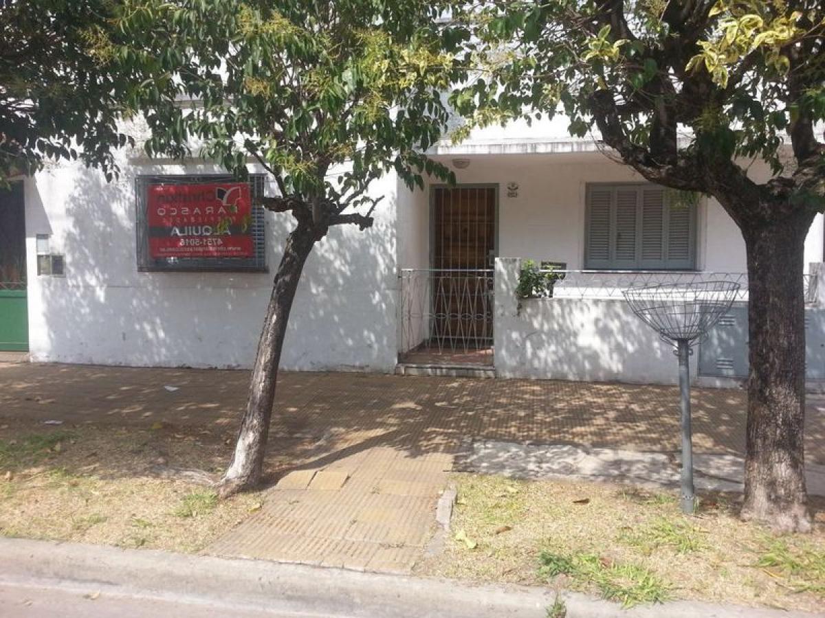 Casa de 2 dormitorios en Tres de Febrero, Argentina No. 56698