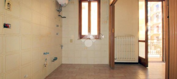 Дом с 4 комнатами в Лучера, Италия № 36090 10