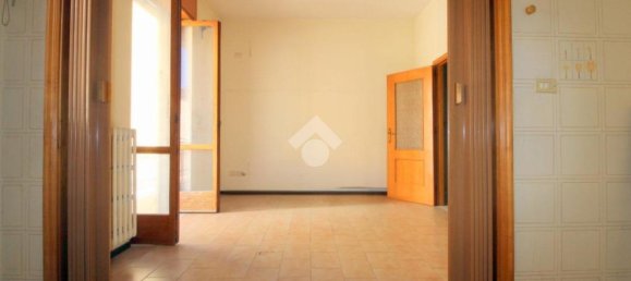 Дом с 4 комнатами в Лучера, Италия № 36090 8