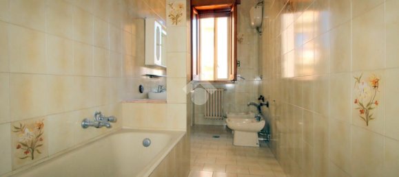 Дом с 4 комнатами в Лучера, Италия № 36090 21