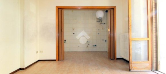 Дом с 4 комнатами в Лучера, Италия № 36090 7