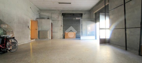 Дом с 4 комнатами в Лучера, Италия № 36090 27