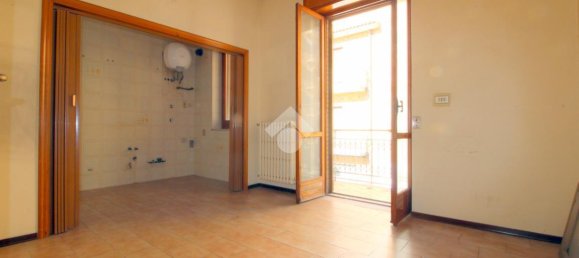 Дом с 4 комнатами в Лучера, Италия № 36090 6