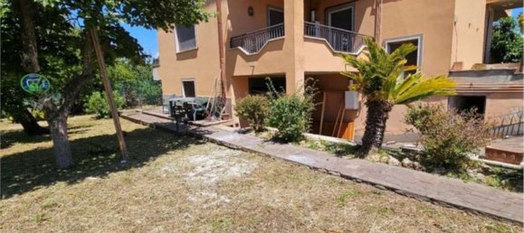 6 rooms Apartment in Rome, Italy No. 222798 2