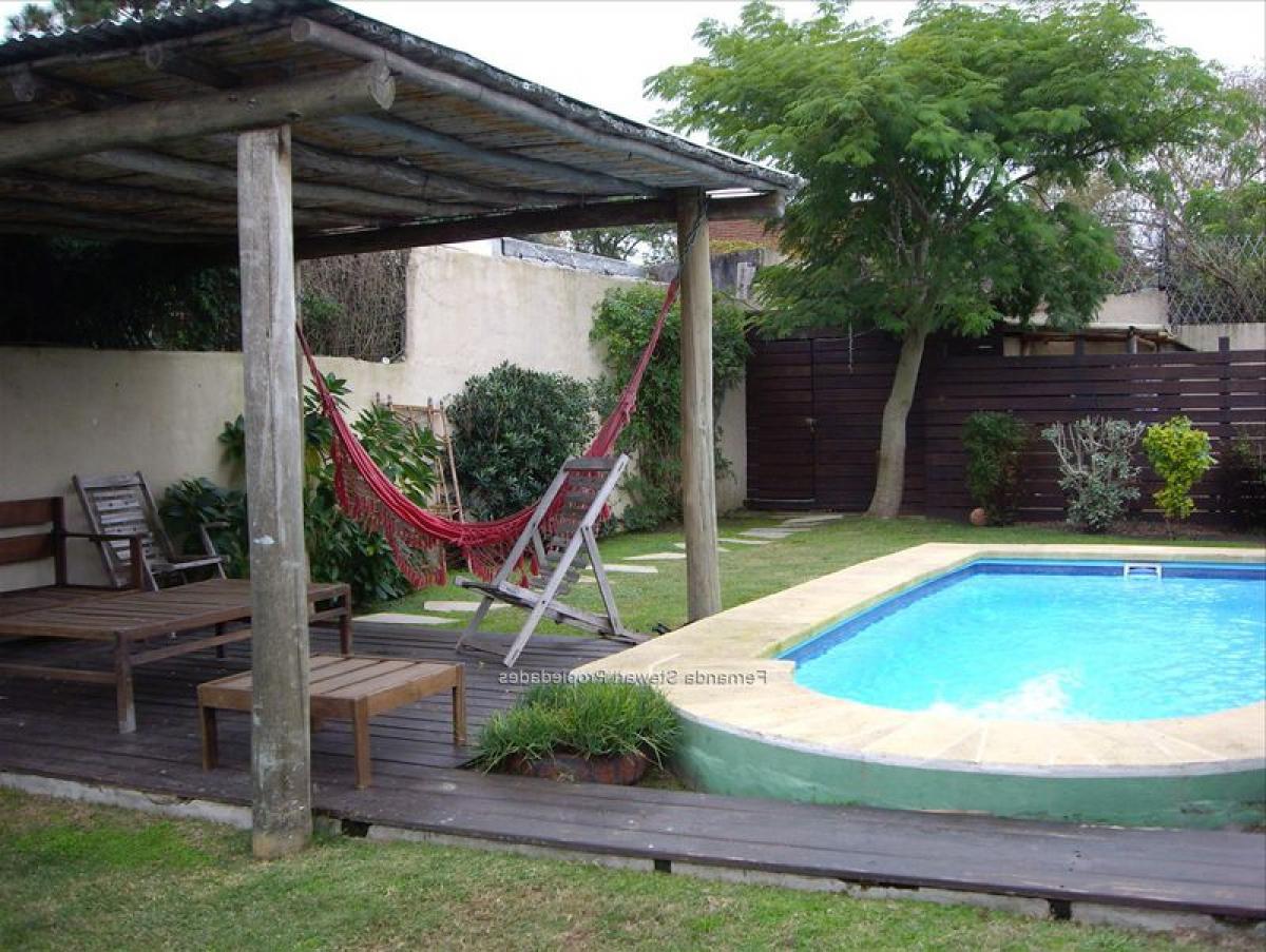 4 bedrooms House in Montevideo, Uruguay No. 4571