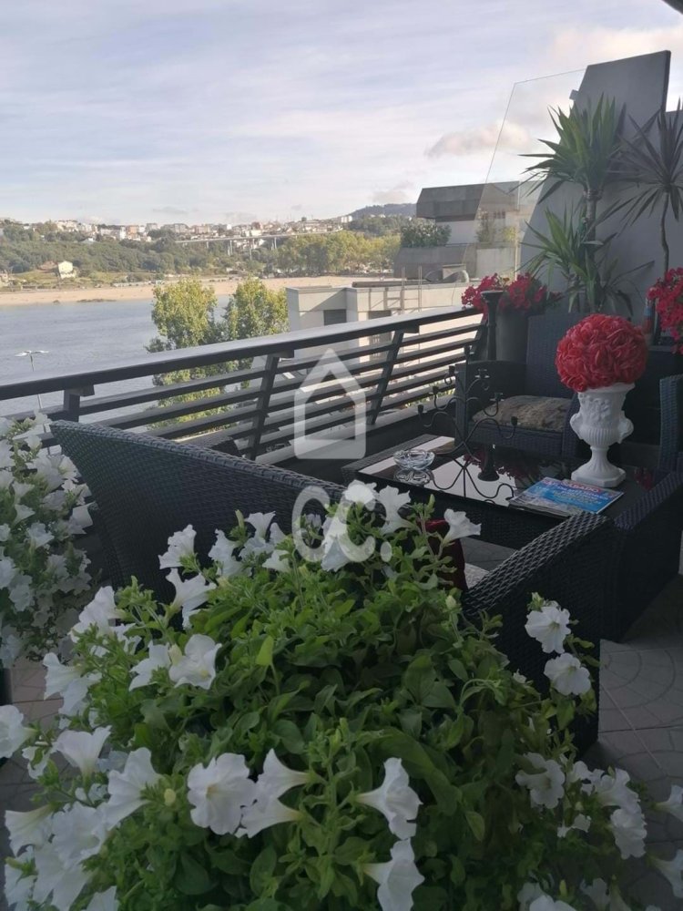 5 bedrooms Duplex in Porto, Portugal No. 330495