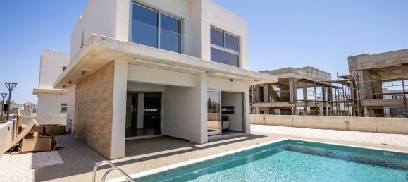 3 bedrooms Villa in Paralimni, Cyprus No. 5721 8