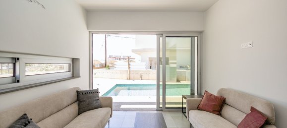 3 bedrooms Villa in Paralimni, Cyprus No. 5721 5