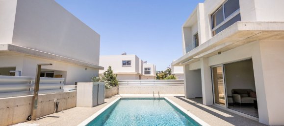 3 bedrooms Villa in Paralimni, Cyprus No. 5721 10