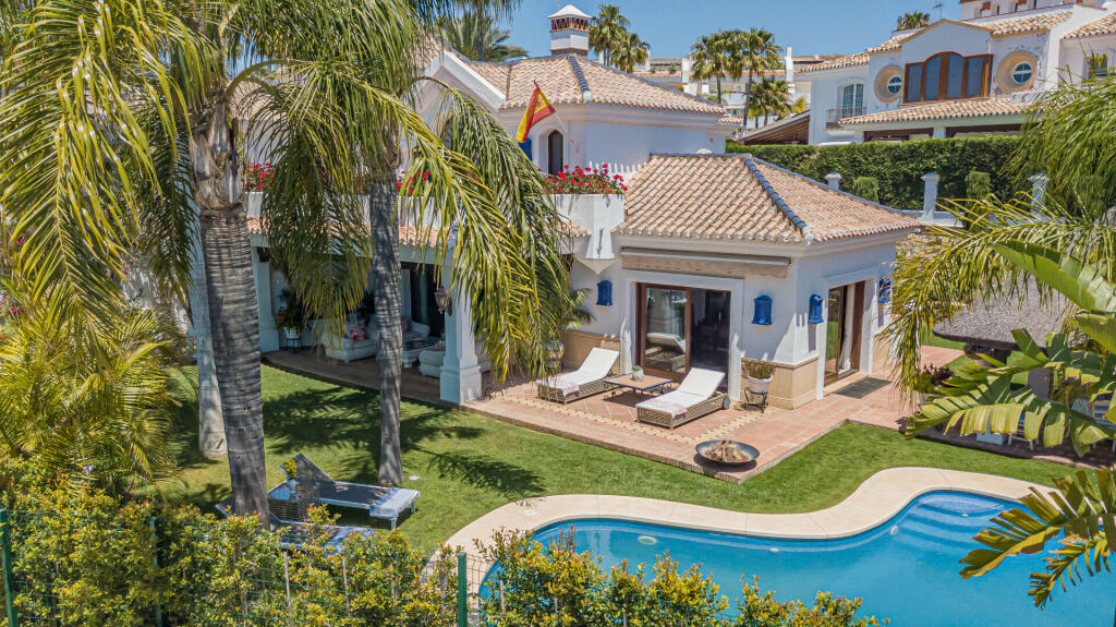 7 bedrooms Villa in Marbella, Spain No. 118489