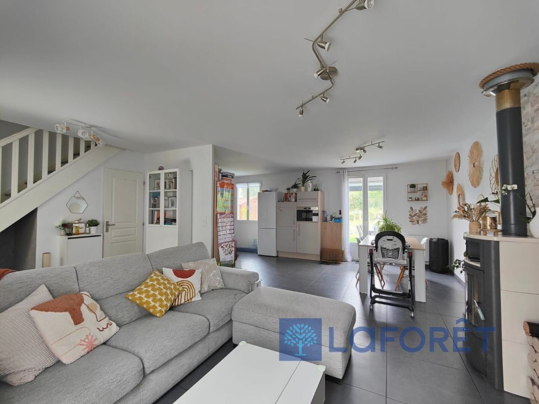 Casa de 4 dormitorios en Ollainville, France No. 175280