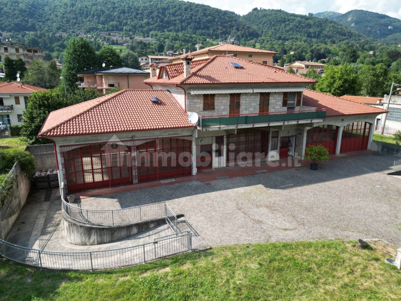 5-salle Propriété commerciale à Erba, Italy No. 279655