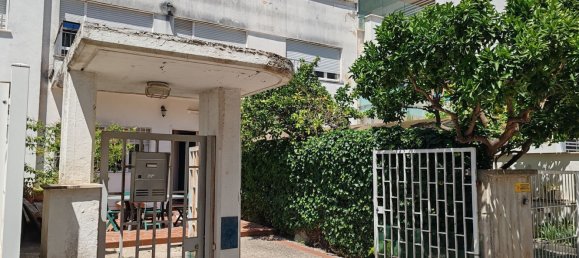 Дом с 4 спальнями в Латина, Италия № 350073 24