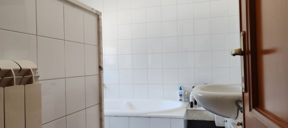 Дом с 4 спальнями в Латина, Италия № 350073 18