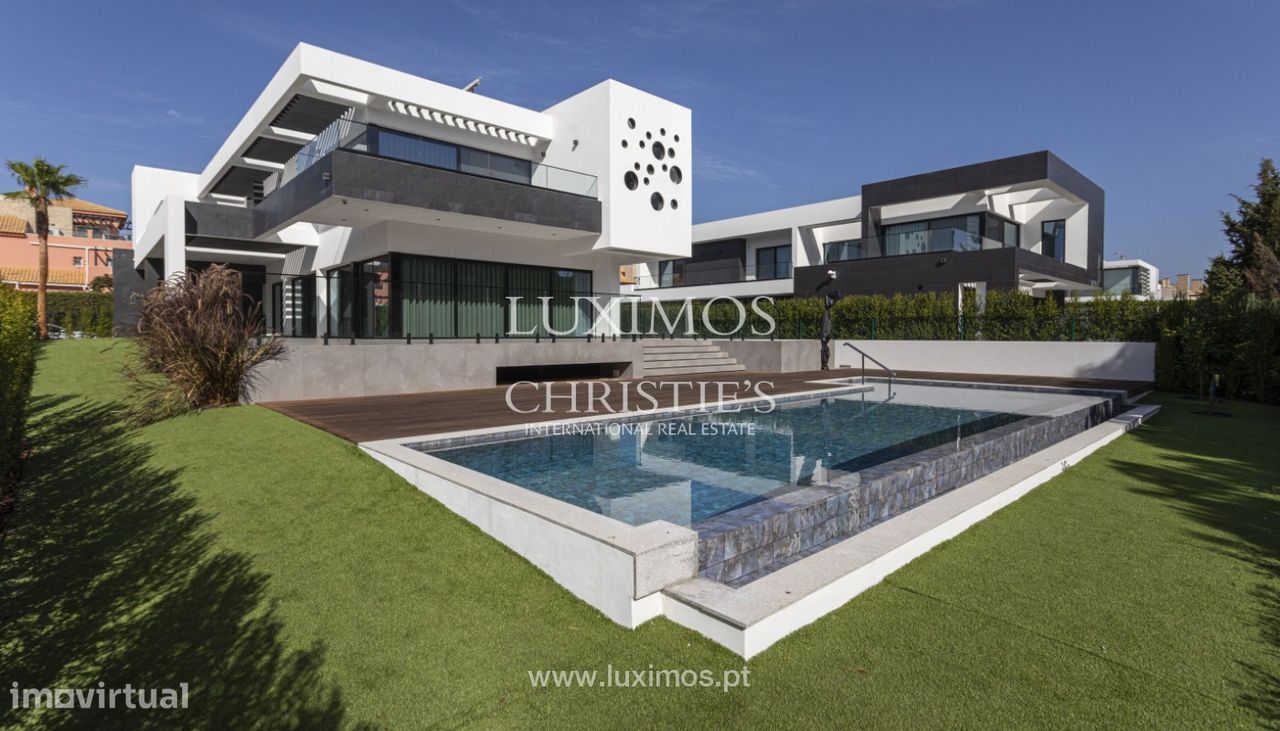 4 bedrooms Villa in Quarteira, Portugal No. 103804